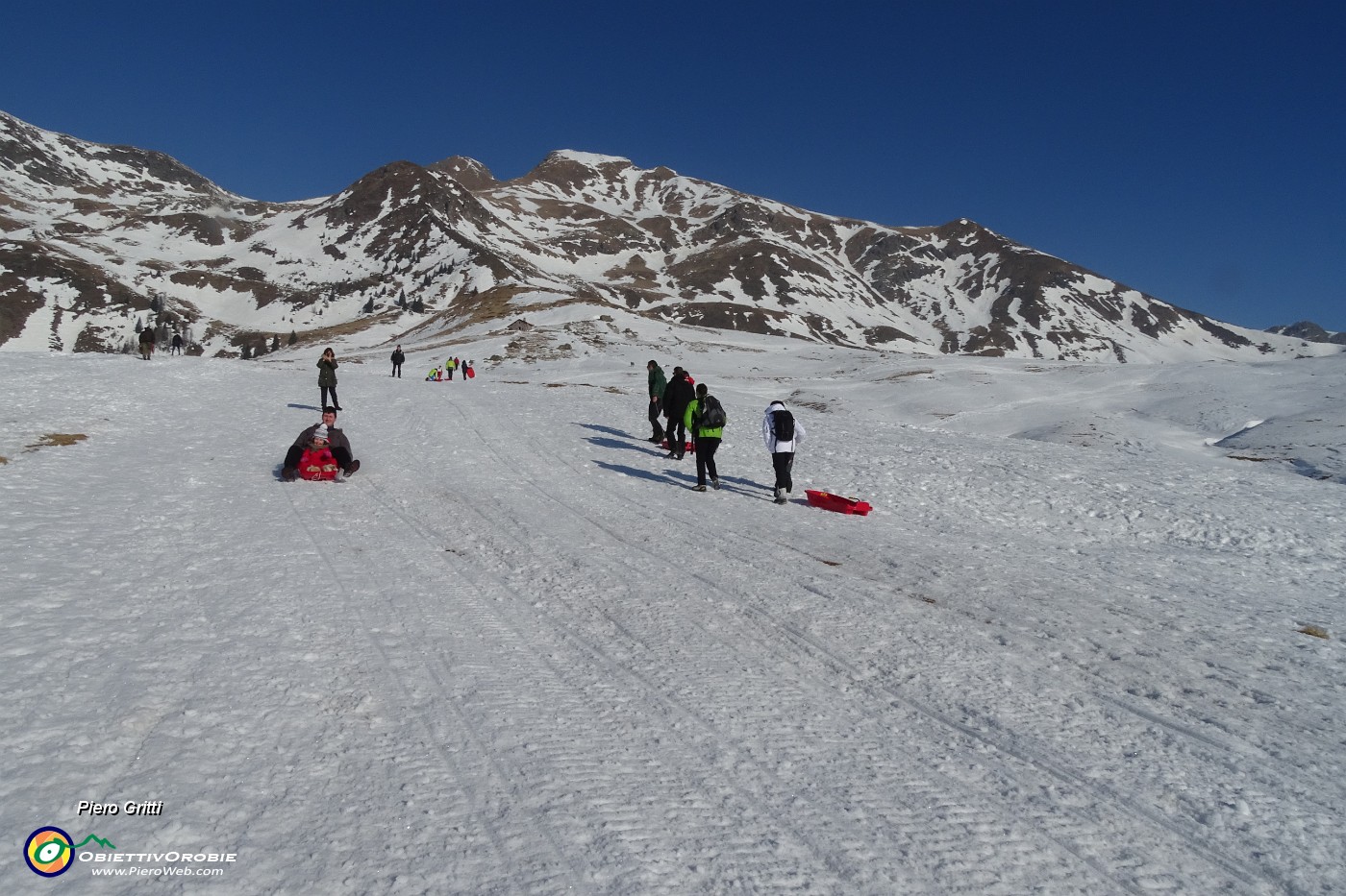 13 Ai Piani dell'Avaro, poca neve ma si alitta....JPG